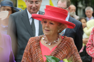 Открытие выставки скульптуры ЮАР Королевой Голландии Беатрикс в Гааге, Нидерланды Открытие выставки скульптуры ЮАР Королевой Голландии Беатрикс в Гааге, Нидерланды